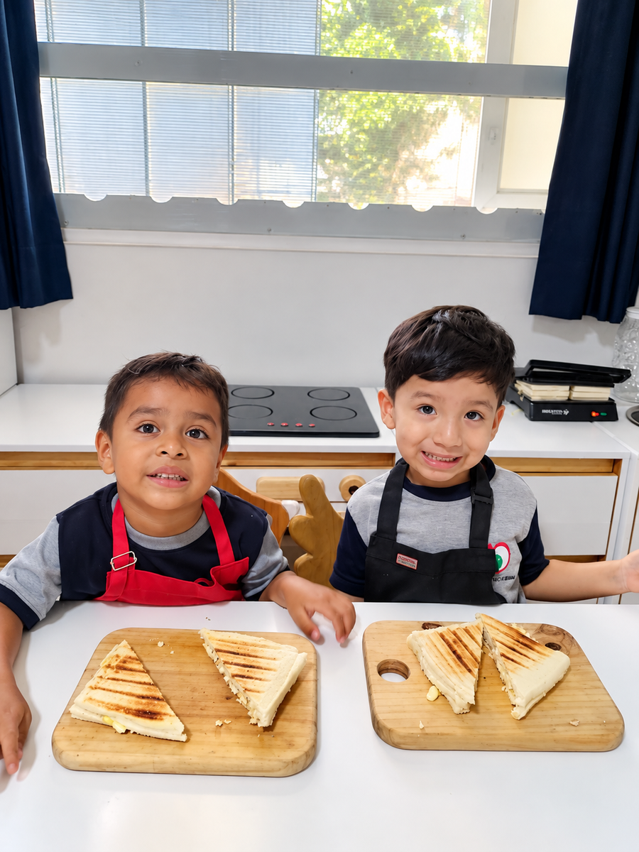 Niños participando en una actividad práctica